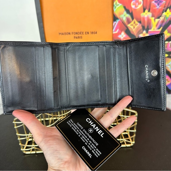 Chanel black patent leather bifold wallet - Picture 6 of 16
